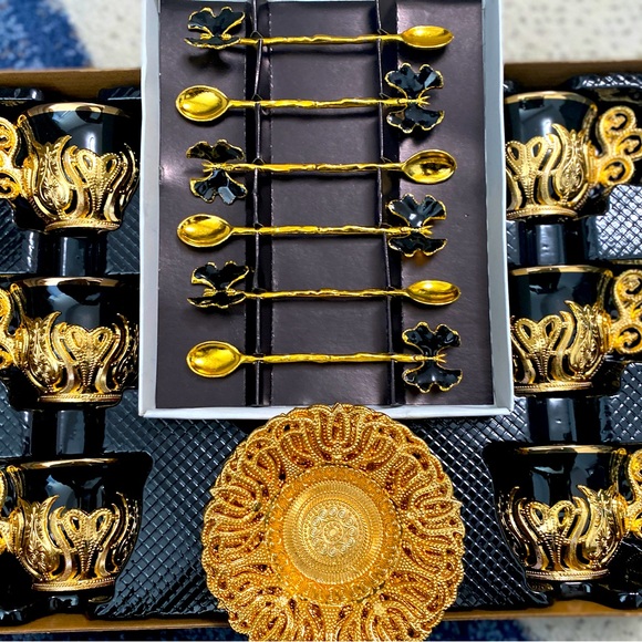 Beautiful gold and black Turkish tea cups with matching gold saucers - Picture 3 of 4